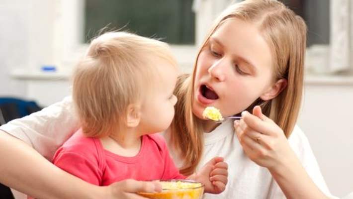 Mama Reklamları Emziren Anne Sayısını Azaltıyor